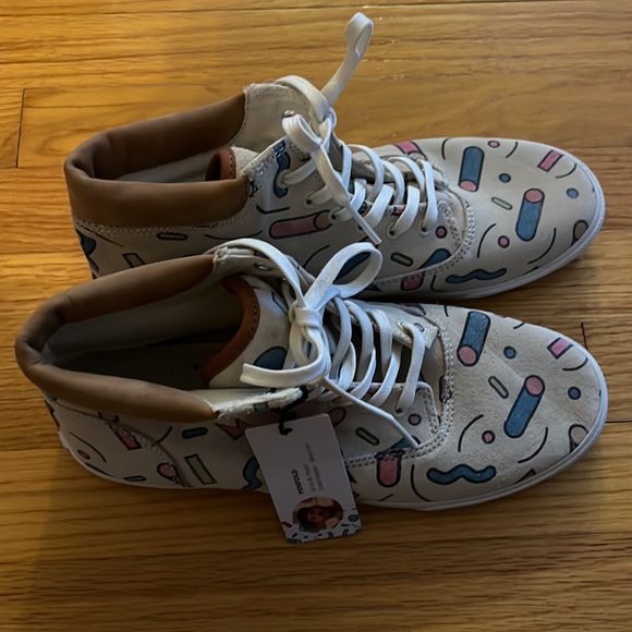 Bucket feet new with tag size 9 designed by Penfold - Picture 3 of 8